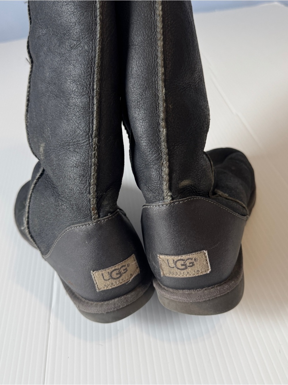 UGG Australia Classic Tall 5823 Grey Leather Shearling Boots Size 8 Y2K 2000s